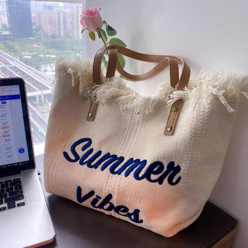 Fashionable Beach Bag – Oversized Travel Tote for Pool, Picnic & Vacation